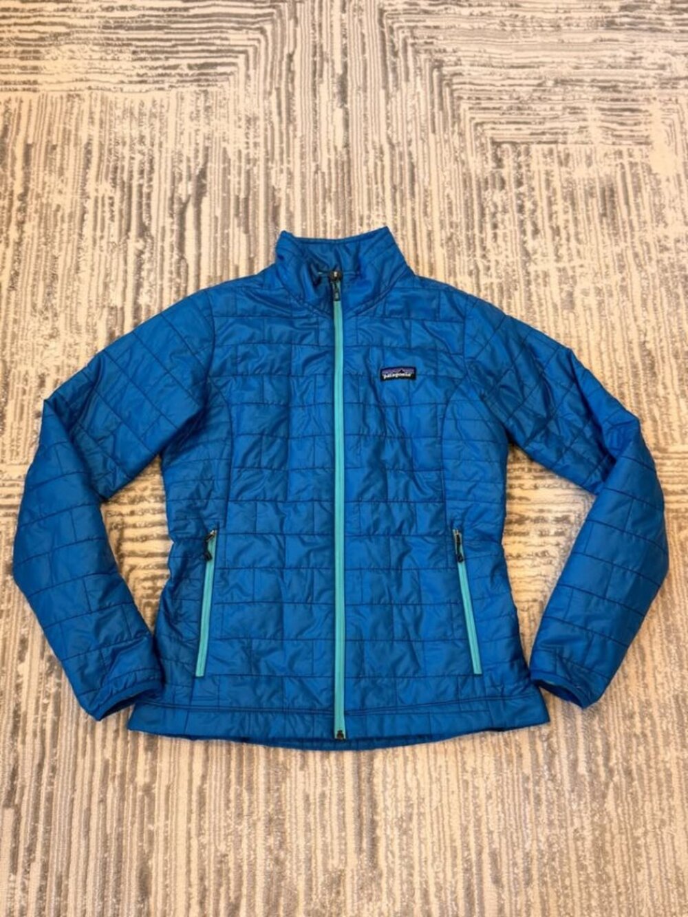Patagonia women's small "Nano Puff" Blue Insulated Jacket Retails $239.